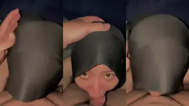 bokep Hijab menikmati sodokan kontol besar poster