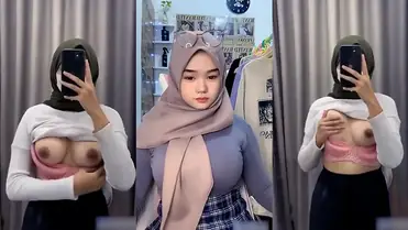Bokep Hijab Tiktoker Toket Gede Rela Bugil poster