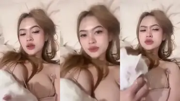 Bokep Indo Sleep Call Bareng Tiktokers Cacaargh Toge Jamin Nyenyak Tidurnya poster