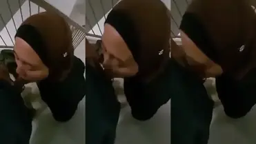 bokep indo Ukhti Cantik Nyepong Ditangga poster