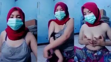Bokep Jilbab Hijab Merah Remas Toket Live Show poster