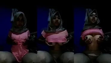 Bokep Jilbab Indo Hijab Binal Show Off Toket Gede poster