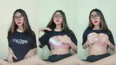 Gadis Jemaa Cantik Mulus Pasrah Di Kasur Crot poster