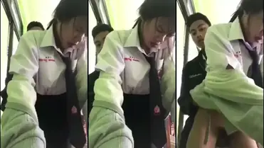 Gadis Muda Seragam Osis di doggy style pacarnya poster