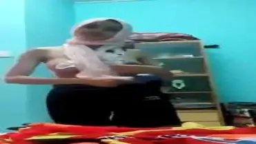 Mahasiswi Tasya Nurinie Jilbab Ganti Baju poster