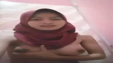 Melly Hijab Cantik Sange Dikamar Mandi 2 poster