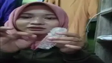 Ngentot Cewek Jilbab Pink Indo Bispak Hot poster