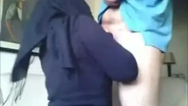 Tante Muda Berjilbab Kulum Penis poster