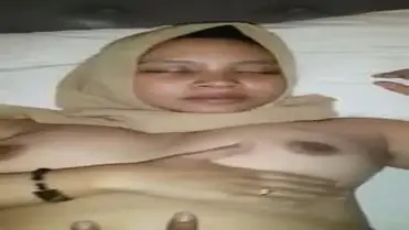 Video Ngentot Tante Hijab Montok poster