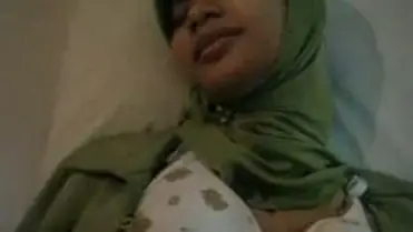 Video Sex Ibu Guru Berjilbab Nakal Ngentot poster
