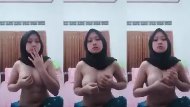 Viral ABG Hijabers Telanjang Remas Toket   BokepIndo poster